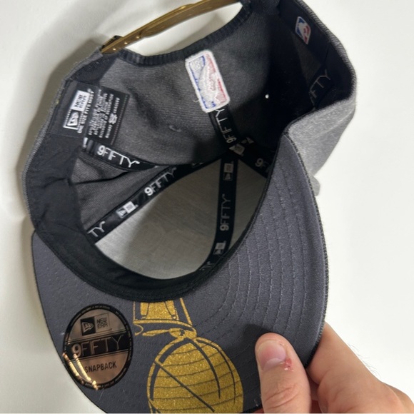9Fifty Golden State Warriors - 2018 Championship Commemorative SnapBack Hat NWT - Picture 8 of 8